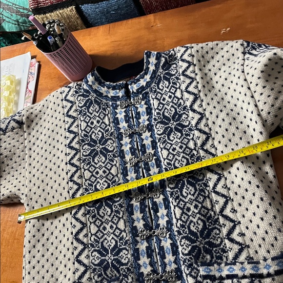 Men's Navy and Cream Norwegian Patterned Sweater / Vintage - Picture 11 of 12